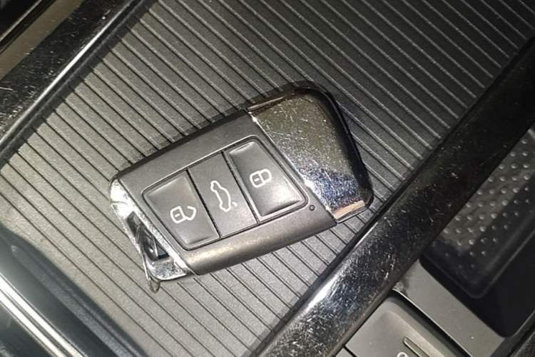 Used Volkswagen Magotan 2023 2 Million Units Commemorative Edition 330TSI DSG Luxury Version Vehicle Key