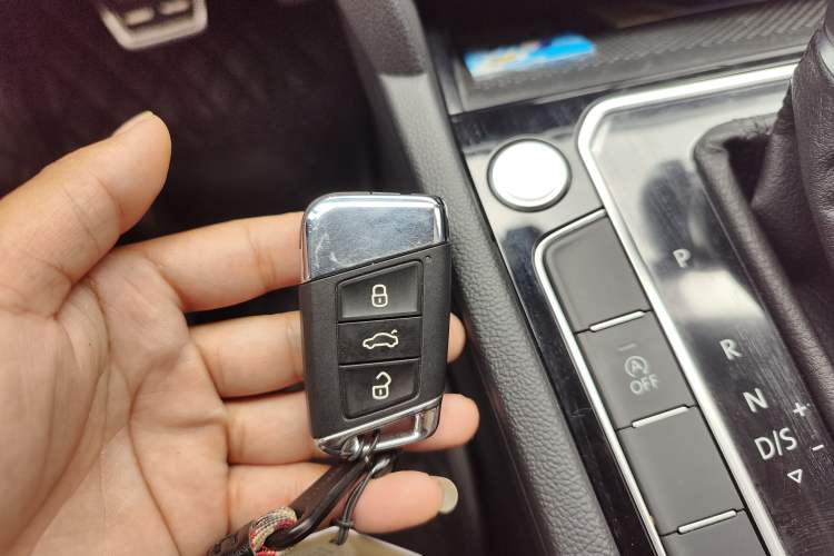 Used Volkswagen Magotan 2023 2 Million Units Commemorative Edition 330TSI DSG Luxury Version Vehicle Key