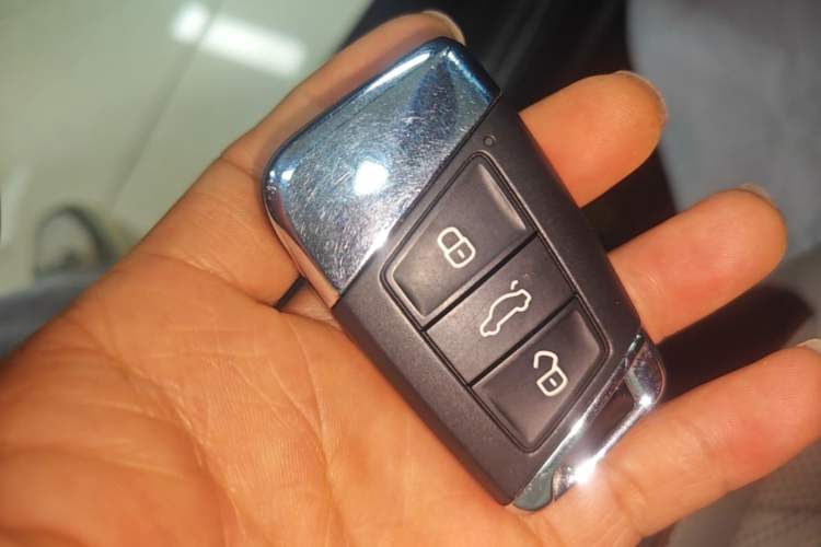 Used Volkswagen Magotan 2023 2 Million Units Commemorative Edition 330TSI DSG Luxury Version Vehicle Key