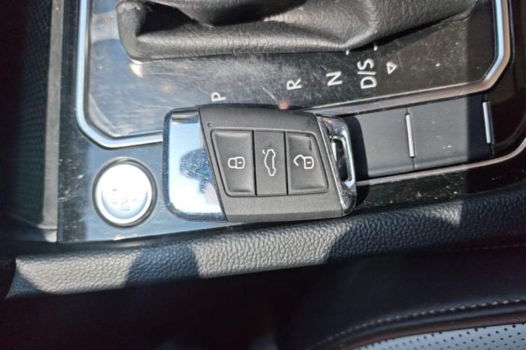 Used Volkswagen Magotan 2023 2 Million Units Commemorative Edition 330TSI DSG Luxury Version Vehicle Key