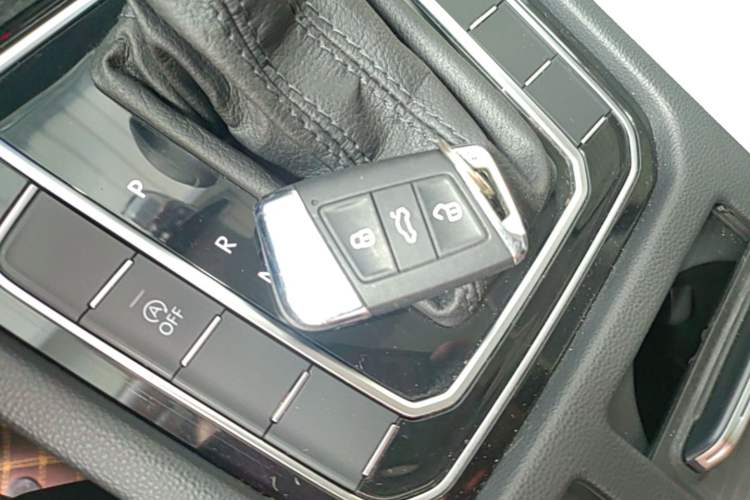 Used Volkswagen Magotan 2023 2 Million Units Commemorative Edition 330TSI DSG Luxury Version Vehicle Key