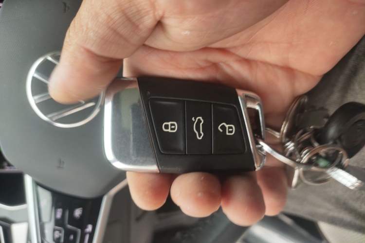 Used Volkswagen Magotan 2023 2 Million Units Commemorative Edition 330TSI DSG Luxury Version Vehicle Key