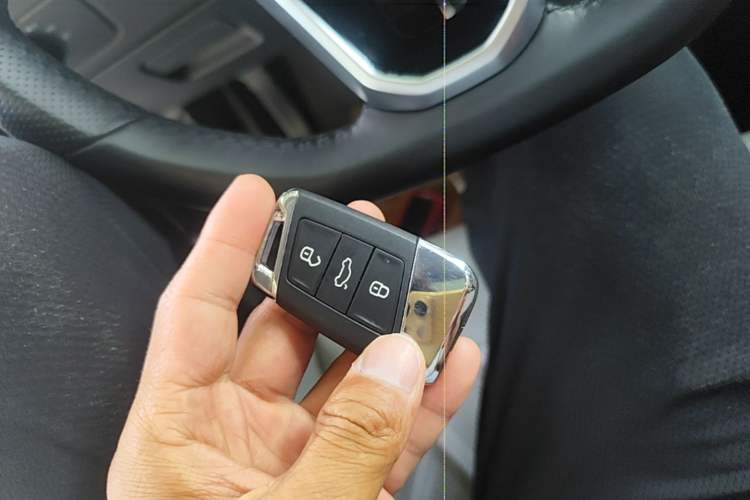 Used Volkswagen Magotan 2023 2 Million Units Commemorative Edition 330TSI DSG Luxury Version Vehicle Key