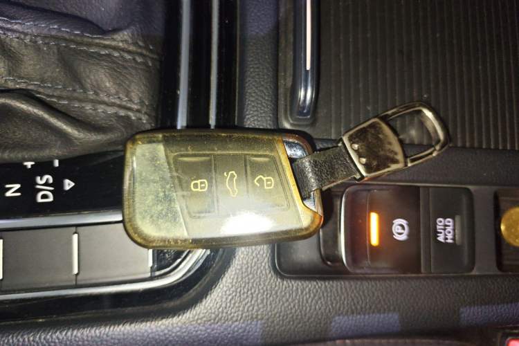 Used Volkswagen Magotan 2023 2 Million Units Commemorative Edition 330TSI DSG Luxury Version Vehicle Key