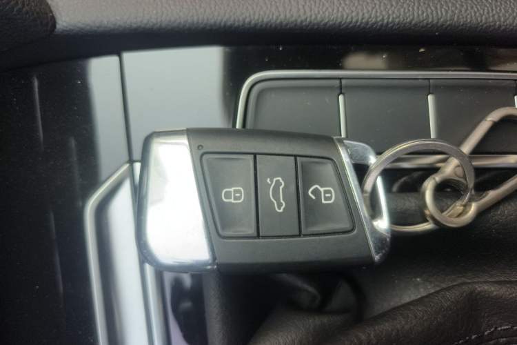 Used Volkswagen Magotan 2023 2 Million Units Limited-Edition 280TSI DSG Comfort Version Vehicle Key