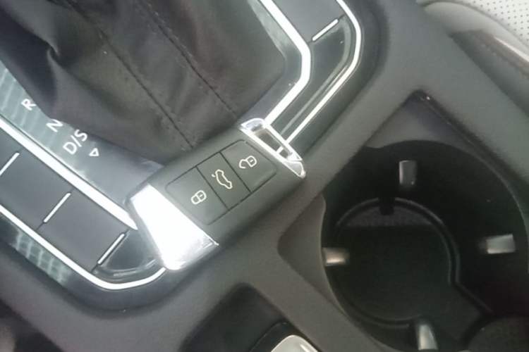 Used Volkswagen Magotan 2023 2 Million Units Commemorative Edition 330TSI DSG Luxury Version Vehicle Key
