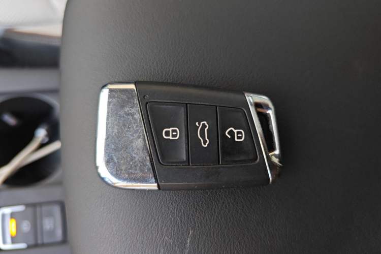 Used Volkswagen Magotan 2023 2 Million Units Commemorative Edition 330TSI DSG Luxury Version Vehicle Key
