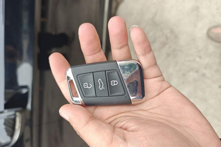Used Volkswagen Magotan 2023 2 Million Units Commemorative Edition 330TSI DSG Luxury Version Vehicle Key