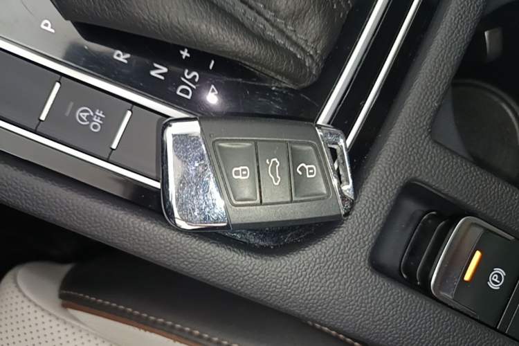 Used Volkswagen Magotan 2023 2 Million Units Commemorative Edition 330TSI DSG Luxury Version Vehicle Key