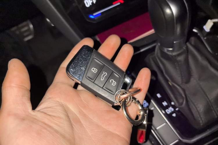 Used Volkswagen Magotan 2023 2 Million Units Commemorative Edition 330TSI DSG Luxury Version Vehicle Key