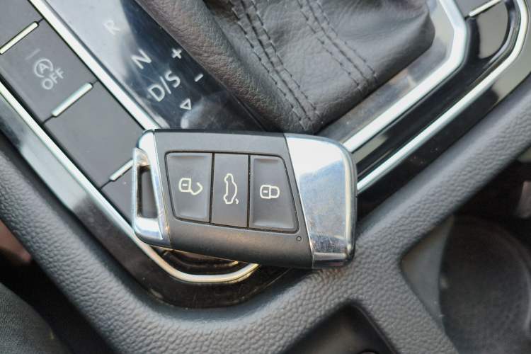Used Volkswagen Magotan 2023 2 Million Units Commemorative Edition 330TSI DSG Luxury Version Vehicle Key