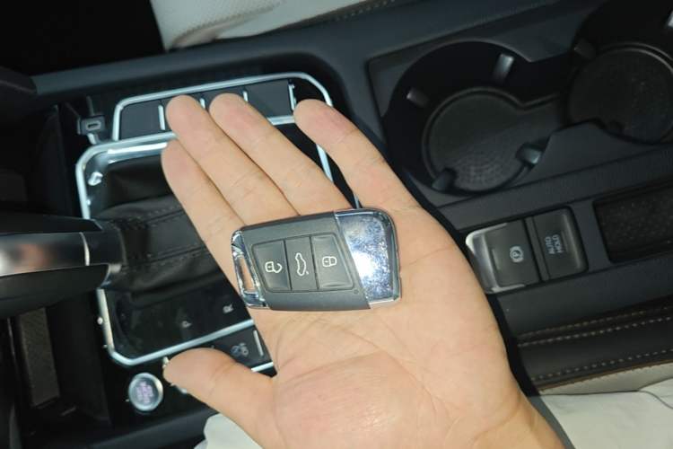 Used Volkswagen Magotan 2023 2 Million Units Commemorative Edition 330TSI DSG Luxury Version Vehicle Key