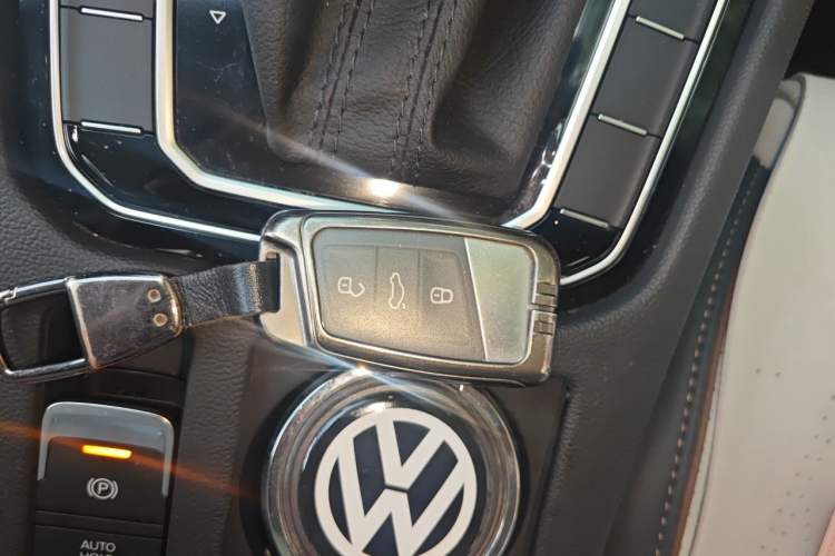 Used Volkswagen Magotan 2023 2 Million Units Commemorative Edition 330TSI DSG Luxury Version Vehicle Key