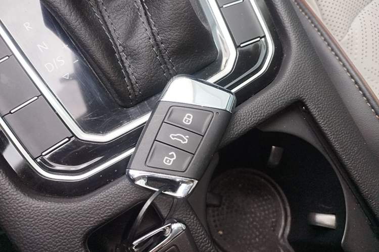 Used Volkswagen Magotan 2023 2 Million Units Commemorative Edition 330TSI DSG Luxury Version Vehicle Key