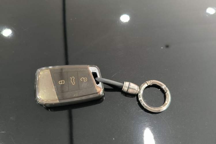 Used Volkswagen Magotan 2023 2 Million Units Commemorative Edition 330TSI DSG Luxury Version Vehicle Key