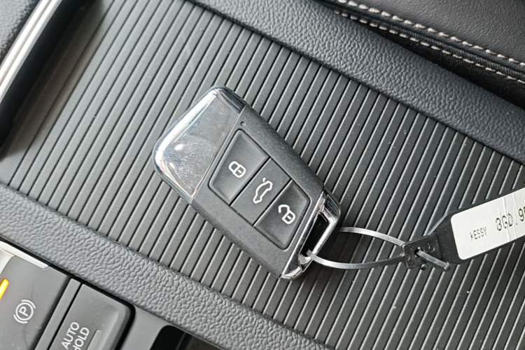 Used Volkswagen Magotan 2023 2 Million Units Commemorative Edition 330TSI DSG Luxury Version Vehicle Key