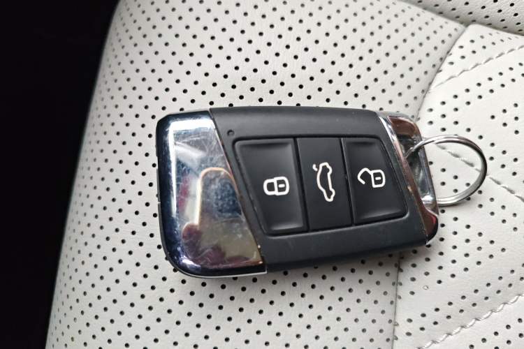 Used Volkswagen Magotan 2023 2 Million Units Commemorative Edition 330TSI DSG Luxury Version Vehicle Key