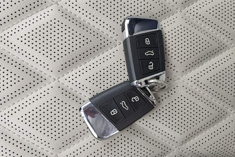 Used Volkswagen Magotan 2023 2 Million Units Commemorative Edition 330TSI DSG Luxury Version Vehicle Key