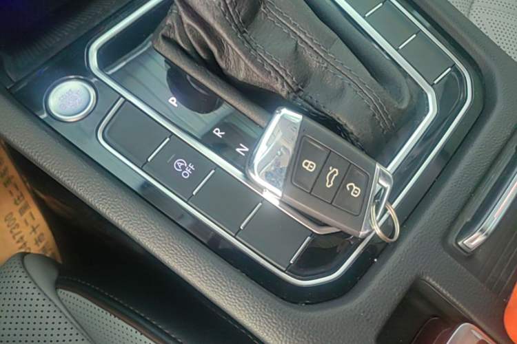Used Volkswagen Magotan 2023 2 Million Units Commemorative Edition 330TSI DSG Luxury Version Vehicle Key
