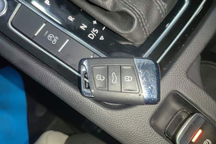 Used Volkswagen Magotan 2023 2 Million Units Commemorative Edition 330TSI DSG Luxury Version Vehicle Key