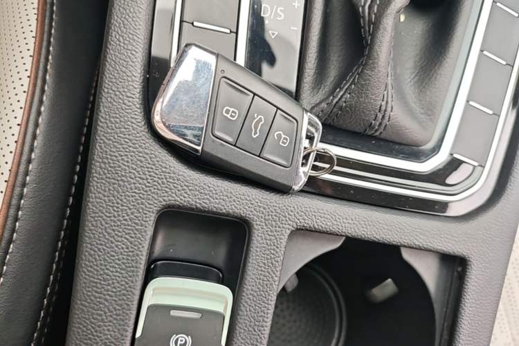 Used Volkswagen Magotan 2023 2 Million Units Commemorative Edition 330TSI DSG Luxury Version Vehicle Key