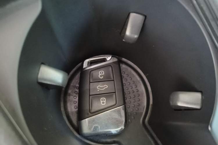 Used Volkswagen Magotan 2023 2 Million Units Commemorative Edition 330TSI DSG Luxury Version Vehicle Key