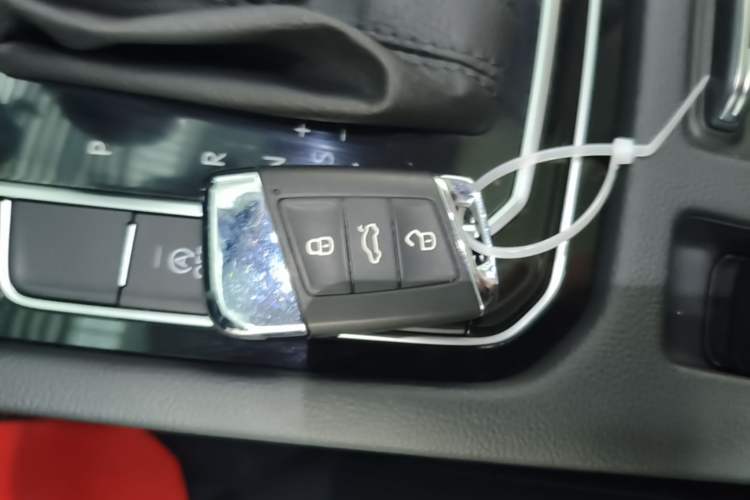 Used Volkswagen Magotan 2023 2 Million Units Commemorative Edition 330TSI DSG Luxury Version Vehicle Key