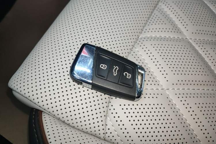 Used Volkswagen Magotan 2023 2 Million Units Commemorative Edition 330TSI DSG Luxury Version Vehicle Key