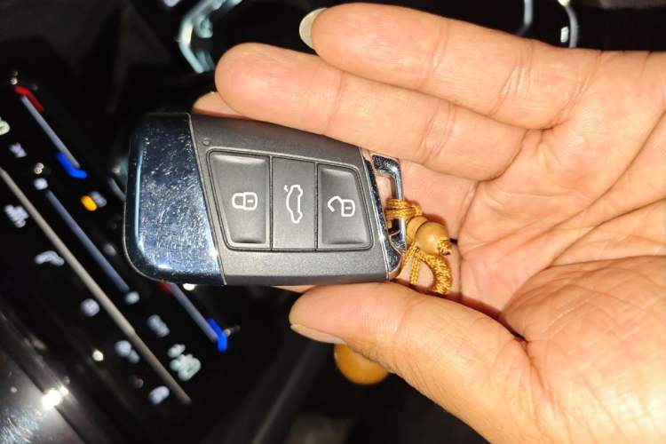 Used Volkswagen Magotan 2023 2 Million Units Commemorative Edition 330TSI DSG Luxury Version Vehicle Key