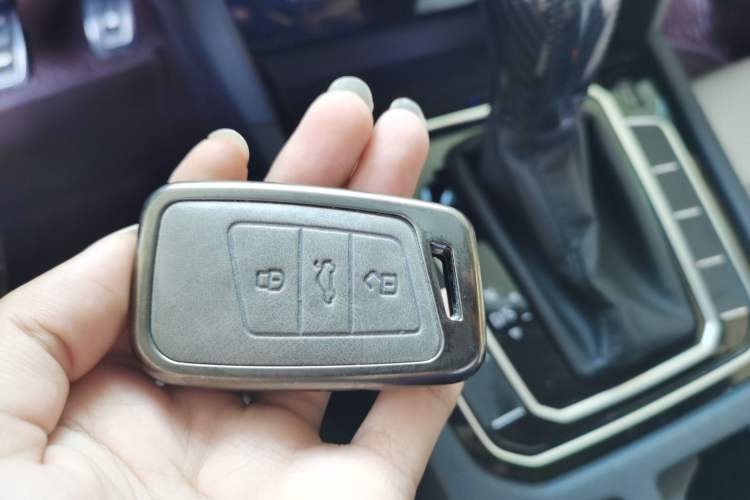 Used Volkswagen Magotan 2023 2 Million Units Commemorative Edition 330TSI DSG Luxury Version Vehicle Key