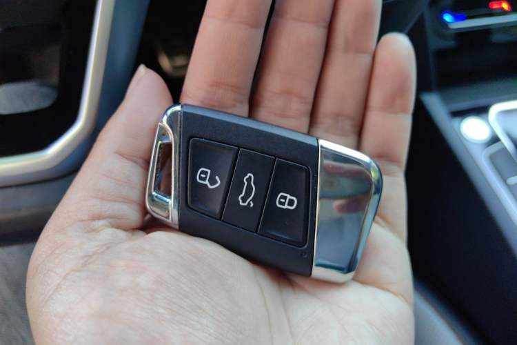 Used Volkswagen Magotan 2023 2 Million Units Commemorative Edition 330TSI DSG Luxury Version Vehicle Key