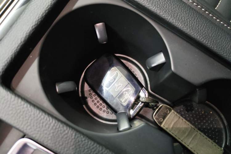 Used Volkswagen Magotan 2023 2 Million Units Limited-Edition 280TSI DSG Comfort Version Vehicle Key