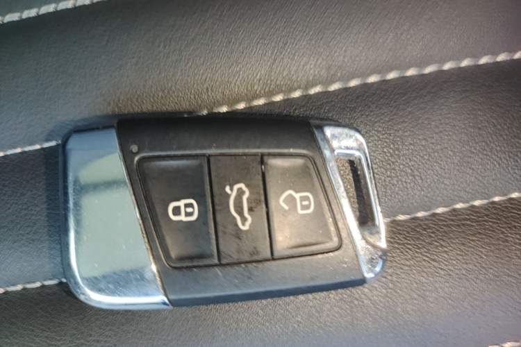 Used Volkswagen Magotan 2023 2 Million Units Limited-Edition 280TSI DSG Comfort Version Vehicle Key