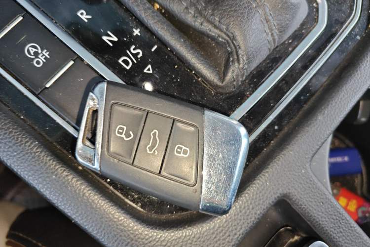 Used Volkswagen Magotan 2023 2 Million Units Commemorative Edition 330TSI DSG Luxury Version Vehicle Key