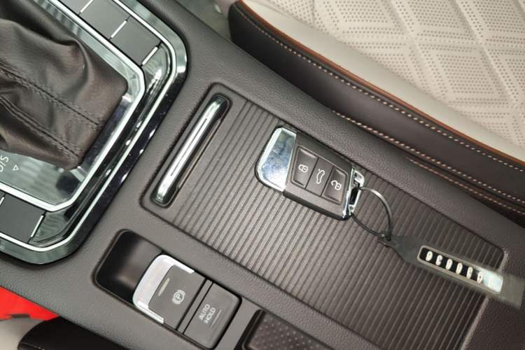 Used Volkswagen Magotan 2023 2 Million Units Commemorative Edition 330TSI DSG Luxury Version Vehicle Key