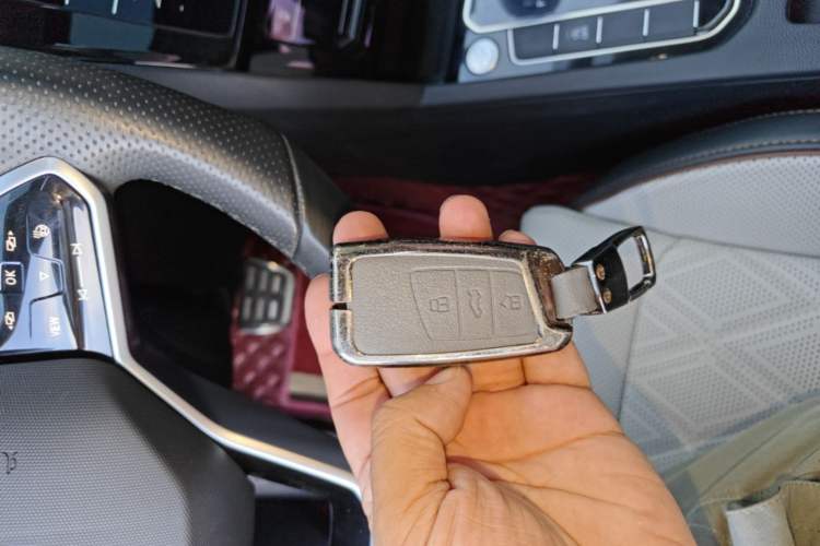 Used Volkswagen Magotan 2023 2 Million Units Commemorative Edition 330TSI DSG Luxury Version Vehicle Key