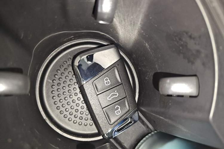 Used Volkswagen Magotan 2023 2 Million Units Commemorative Edition 330TSI DSG Luxury Version Vehicle Key