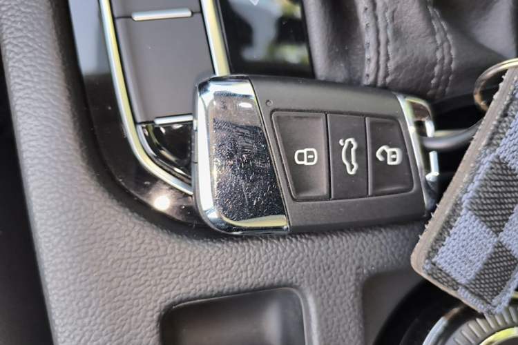 Used Volkswagen Magotan 2023 2 Million Units Commemorative Edition 330TSI DSG Luxury Version Vehicle Key