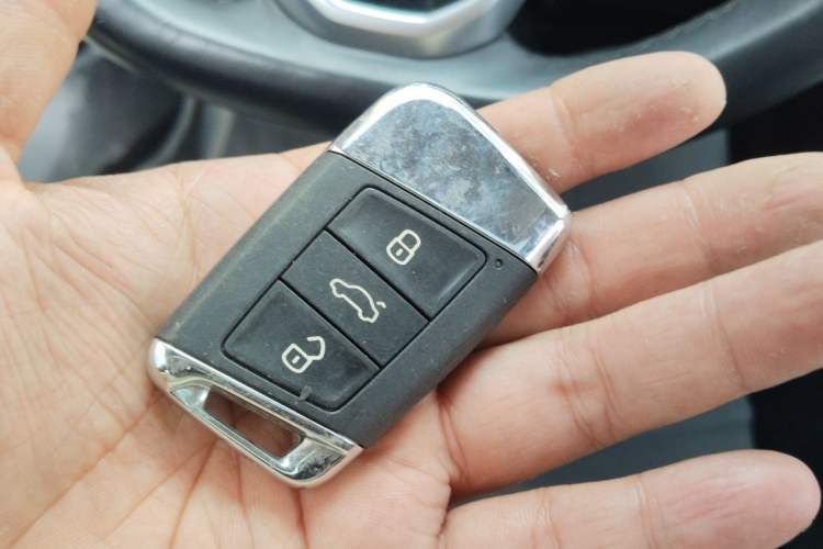 Used Volkswagen Magotan 2023 2 Million Units Commemorative Edition 330TSI DSG Luxury Version Vehicle Key