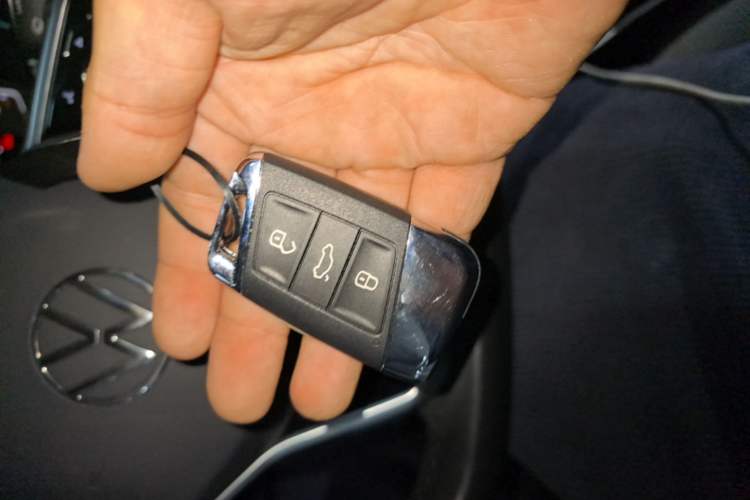 Used Volkswagen Magotan 2023 2 Million Units Commemorative Edition 330TSI DSG Luxury Version Vehicle Key