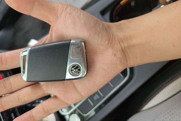 Used Volkswagen Magotan 2023 2 Million Units Commemorative Edition 330TSI DSG Luxury Version Vehicle Key
