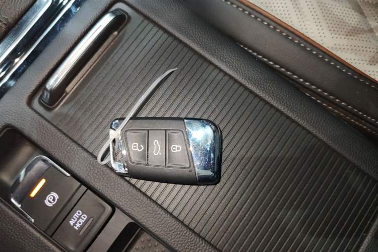 Used Volkswagen Magotan 2023 2 Million Units Commemorative Edition 330TSI DSG Luxury Version Vehicle Key