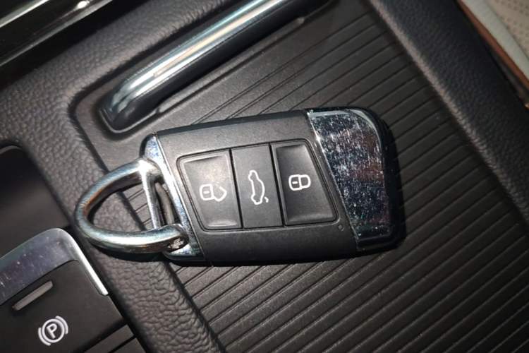 Used Volkswagen Magotan 2023 2 Million Units Commemorative Edition 330TSI DSG Luxury Version Vehicle Key