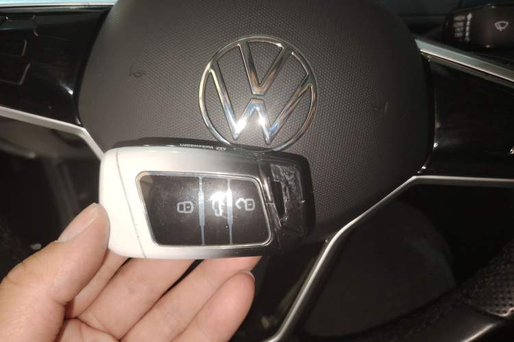 Used Volkswagen Magotan 2023 2 Million Units Commemorative Edition 330TSI DSG Luxury Version Vehicle Key