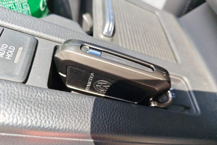 Used Volkswagen Magotan 2023 2 Million Units Commemorative Edition 330TSI DSG Luxury Version Vehicle Key
