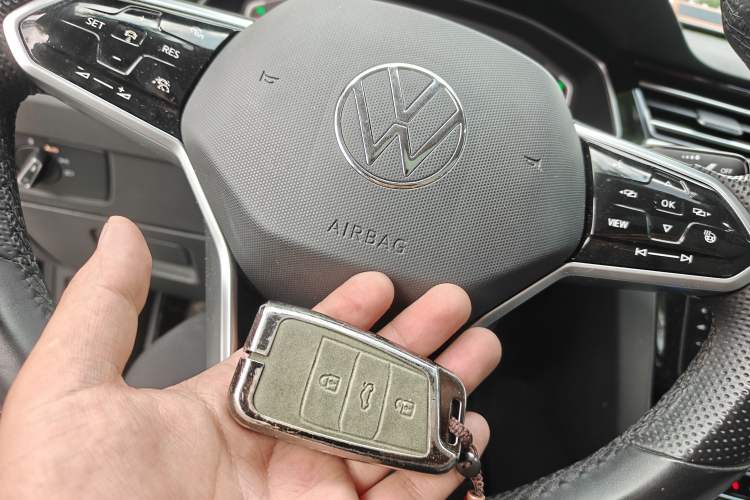 Used Volkswagen Magotan 2023 2 Million Units Commemorative Edition 330TSI DSG Luxury Version Vehicle Key
