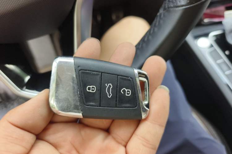 Used Volkswagen Magotan 2023 2 Million Units Commemorative Edition 330TSI DSG Luxury Version Vehicle Key