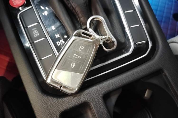 Used Volkswagen Magotan 2023 2 Million Units Commemorative Edition 330TSI DSG Luxury Version Vehicle Key