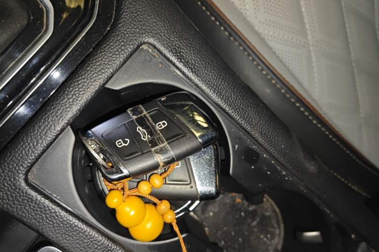 Used Volkswagen Magotan 2023 2 Million Units Commemorative Edition 330TSI DSG Luxury Version Vehicle Key