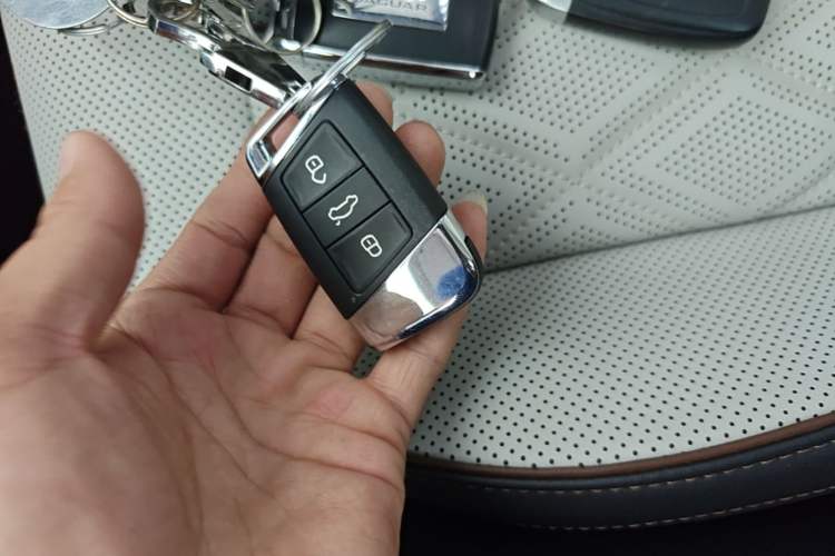 Used Volkswagen Magotan 2023 2 Million Units Commemorative Edition 330TSI DSG Luxury Version Vehicle Key